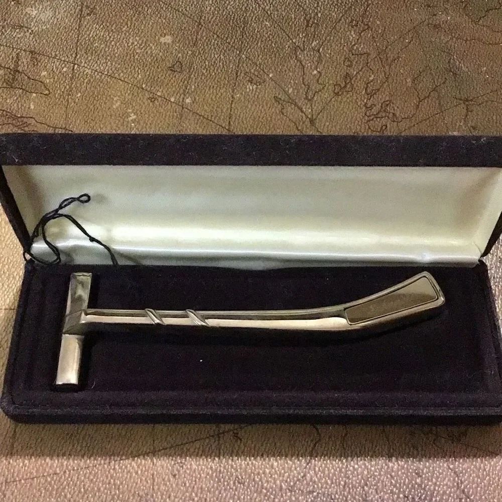 Vintage razor with engravable plate looks to be gold plated